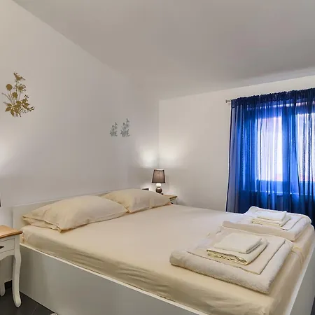 Apartments Ines Pula Exterior foto